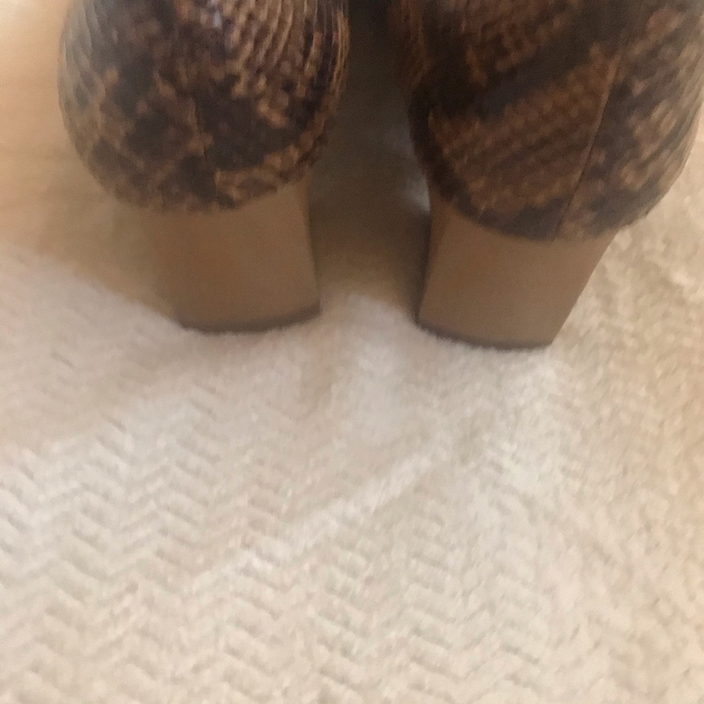 Ellen Tracy Heels - Picture 2 of 8